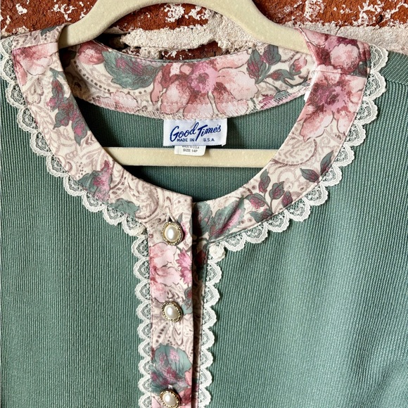 80s Vintage Good Times Sage Green Preppy Floral Button Down Blouse - Picture 7 of 8